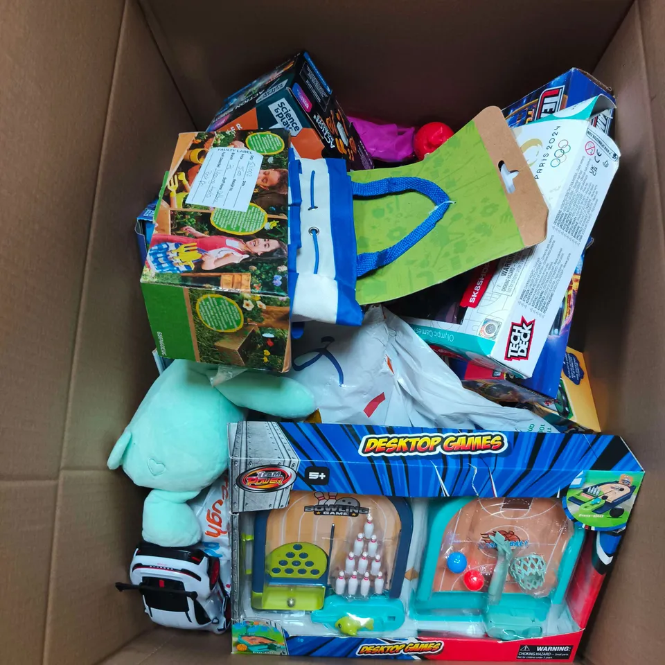 BOX OF APPROXIMATELY 15 ASSORTED TOYS INCLUDING LITTLEST PET SHOP AND TRANSFORMERS