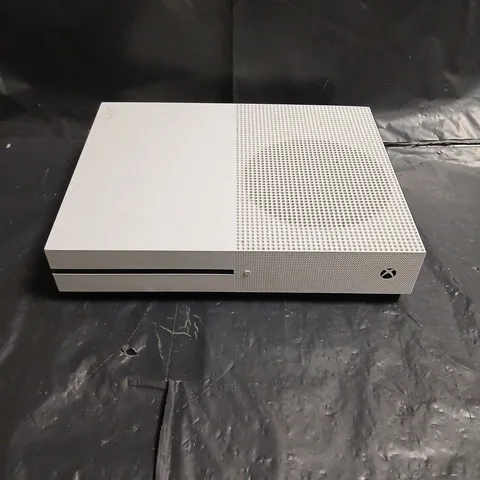 XBOX ONE S CONSOLE – WHITE (DISC VERSION)