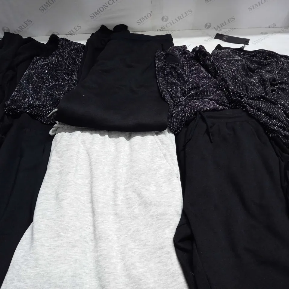 BAG OF APPROX 10 ASSORTED CLOTHING ITEMS TO INCLUDE - MAISON DE NIMES - EMELIA