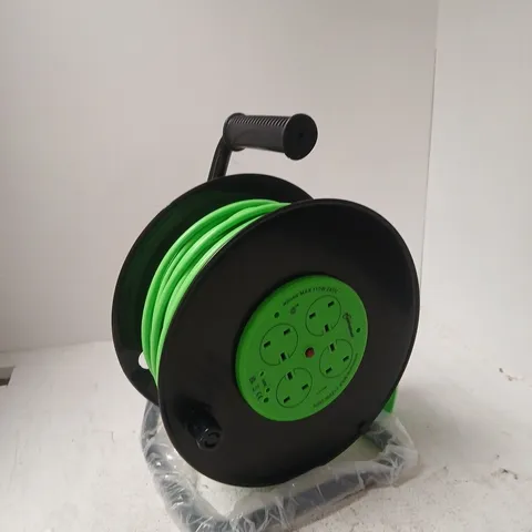 GREEN 4-OUTLET EXTENSION REEL WITH CARRY HANDLE