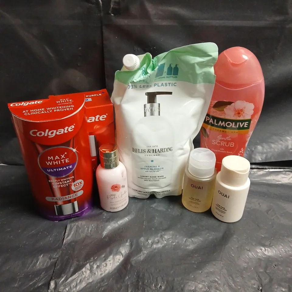 APPROXIMATEY 20 ASSORTED HEALTH AND BEAUTY PRODUCTS TO INCLUDE - OUAI SHAMPOO & CONDITIONER - PALMOLIVE SCRUB - COLGATE PURPLE SERUM - ETC