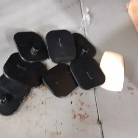LARGE QUANTITY OF SECURITY TAGS