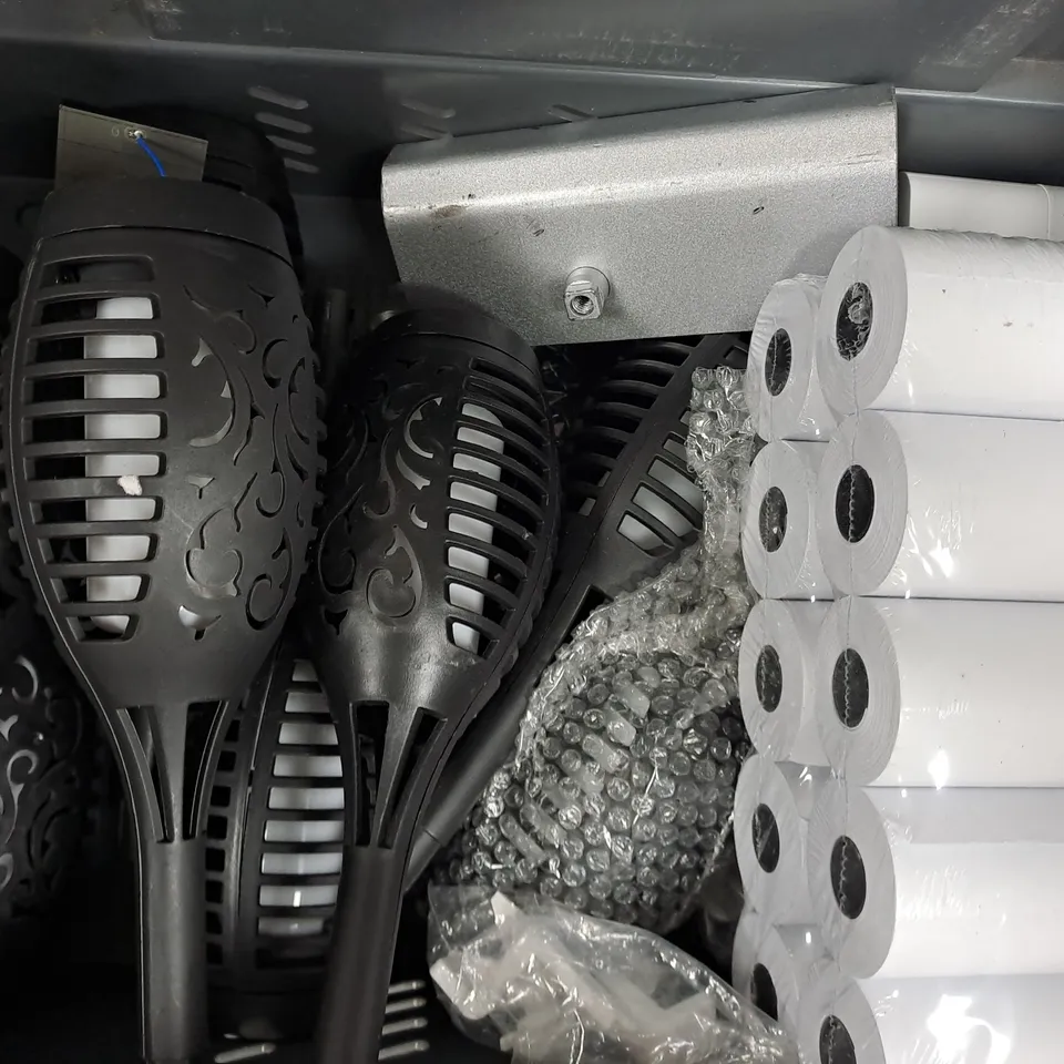 APPROXIMATELY 10 ASSORTED HOUSEHOLD ITEMS TO INCLUDE CISIVIS CUTTING WHEEL, ACRYLIC MARKERS, ETC
