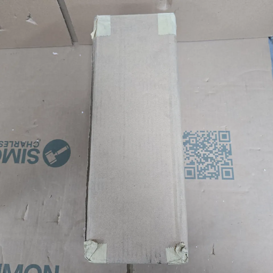 SANTA CLAUS FIGURINE WITH CHRISTMAS BOUQUET – RESIN CHRISTMAS DECOR