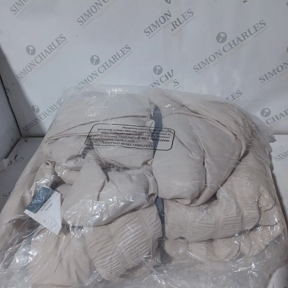 SUPERSOFT BY COZEE HOME TEXTURED STRIPE BEDSPREAD WITH CONTRAST BORDER 150 X 200 CM