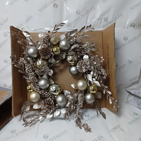 CHAMPAGNE AND GOLD PRE-LIT FESTIVE WREATH