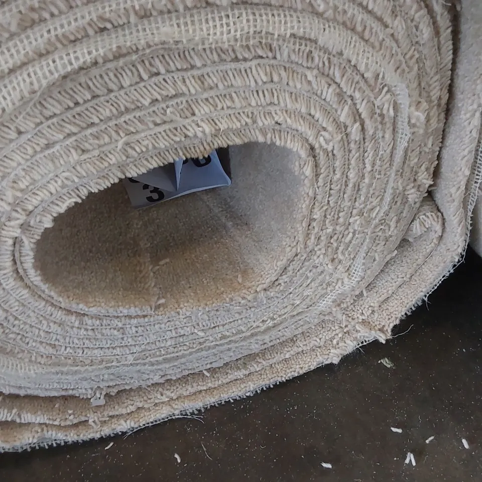 ROLL OF QUALITY DIMENSIONS DIM PLAINS CARPET // SIZE: APPROX 5 X 10.06m