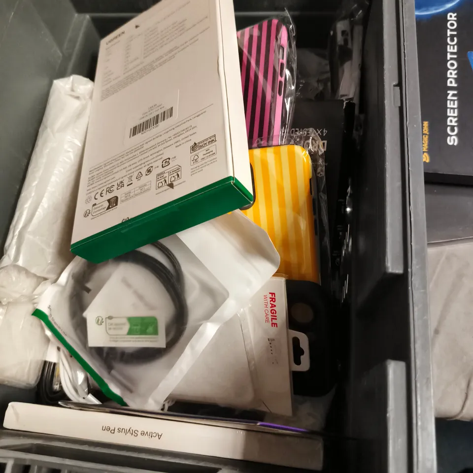 APPROXIMATELY 20 ASSORTED MOBILE PHONE ACCESSORIES INCLUDING MINUTEONE SCREEN PROTECTOR , MINI POCKET POWER BANK AND MAGIC JOHN SCREEN PROTECTOR 