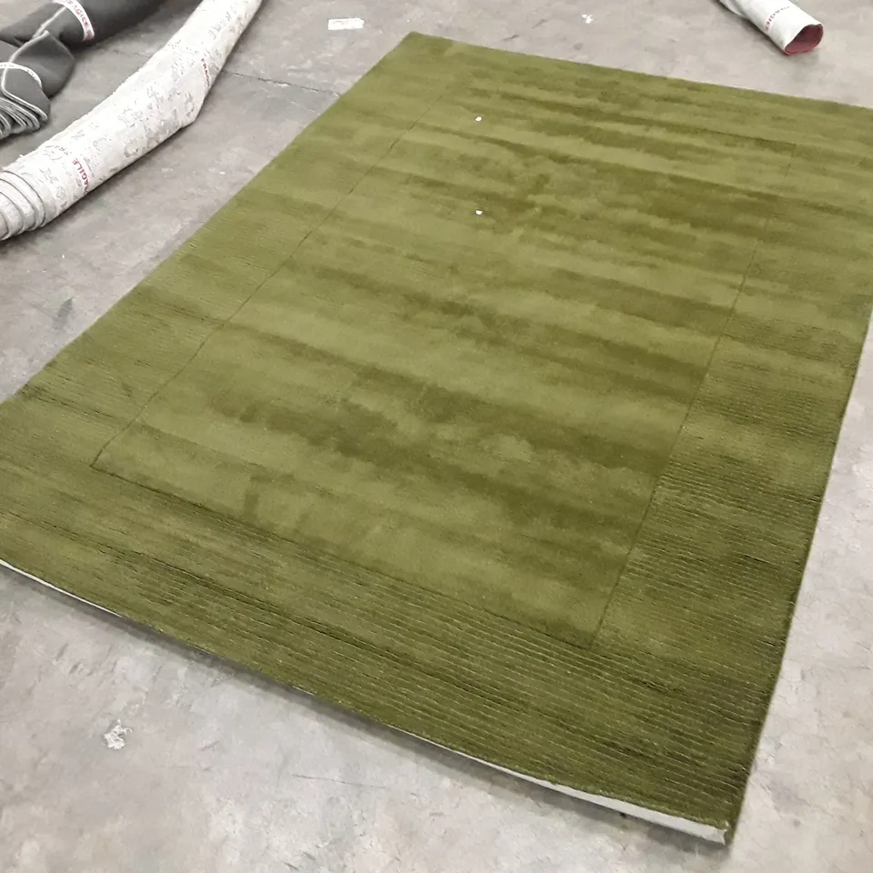 QUALITY DESIGNER AREA RUG APPROXIMATELY 200×290CM