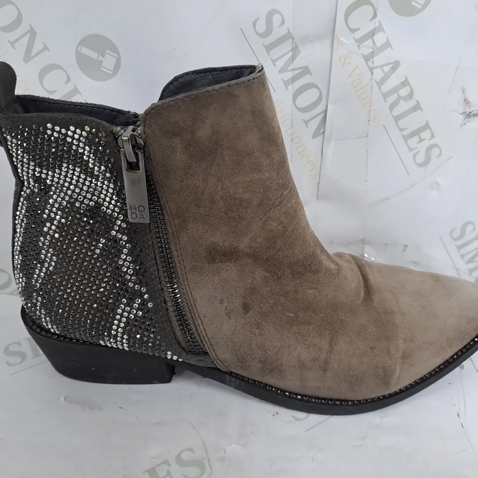 MODA IN PELLE KATREENA ANKLE BOOT IN DARK GREY - SIZE 39