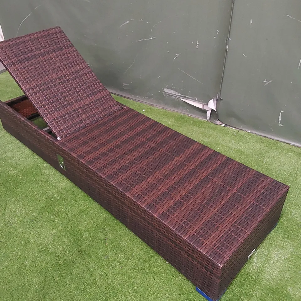 DESIGNER MANUAL ADJUSTABLE SUNLOUNGER IN CHOCOLATE MIX RATTAN