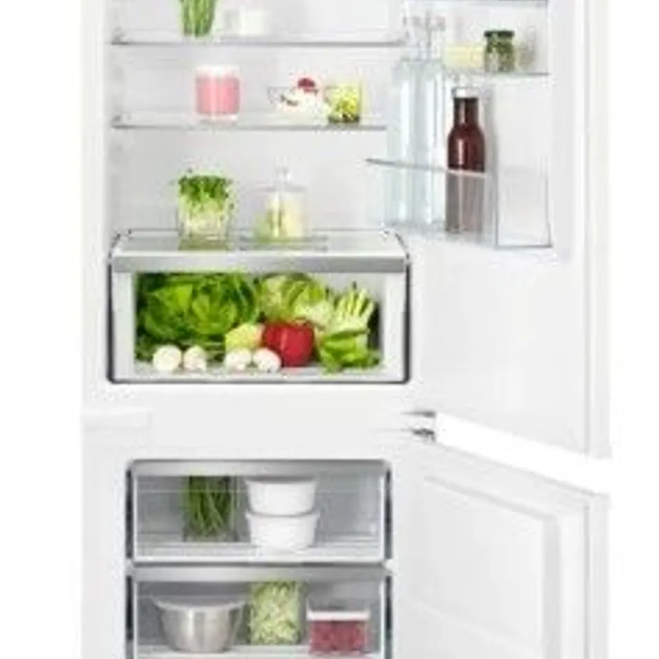 AEG 7000 GREENZONE INTEGRATED FRIDGE FREEZER 177.2 CM MODEL: NSC7G181DS