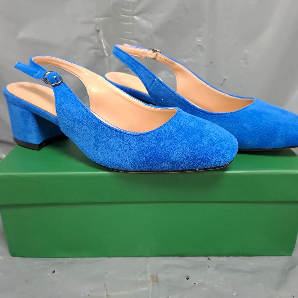 BOXED PAIR OF UNBRANDED CLOSED TOE BLOCK HEEL SANDALS IN BLUE SIZE EU 36