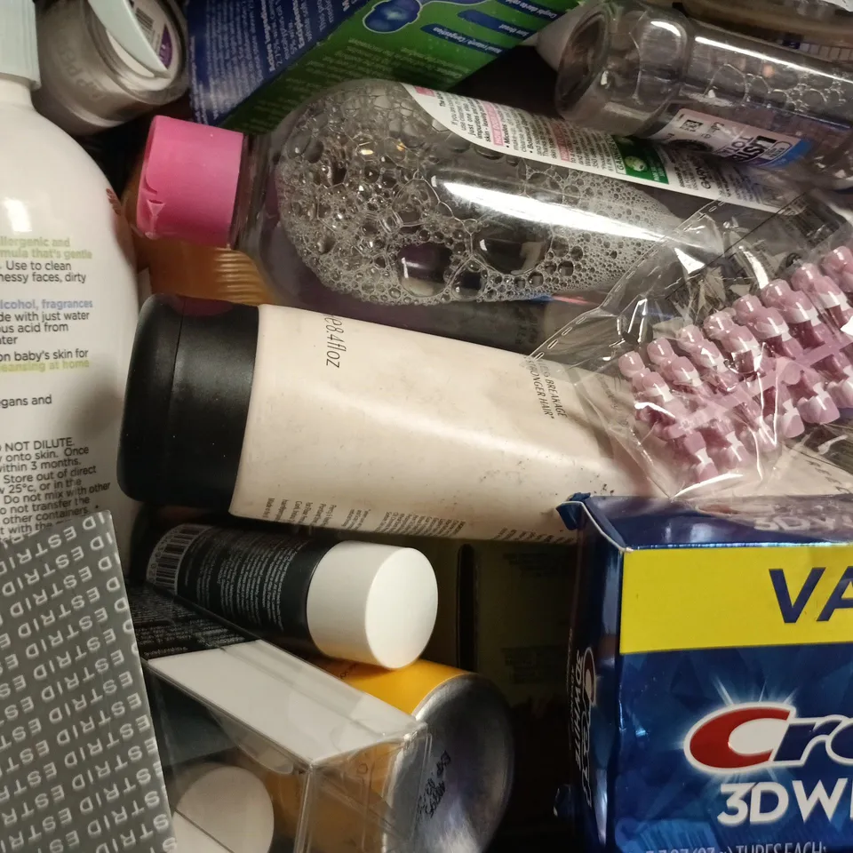 APPROXIMATELY 20 ASSORTED COSMETIC ITEMS TO INCLUDE BIOREVIVE, BLACKMORE, ETC - COLLECTION ONLY