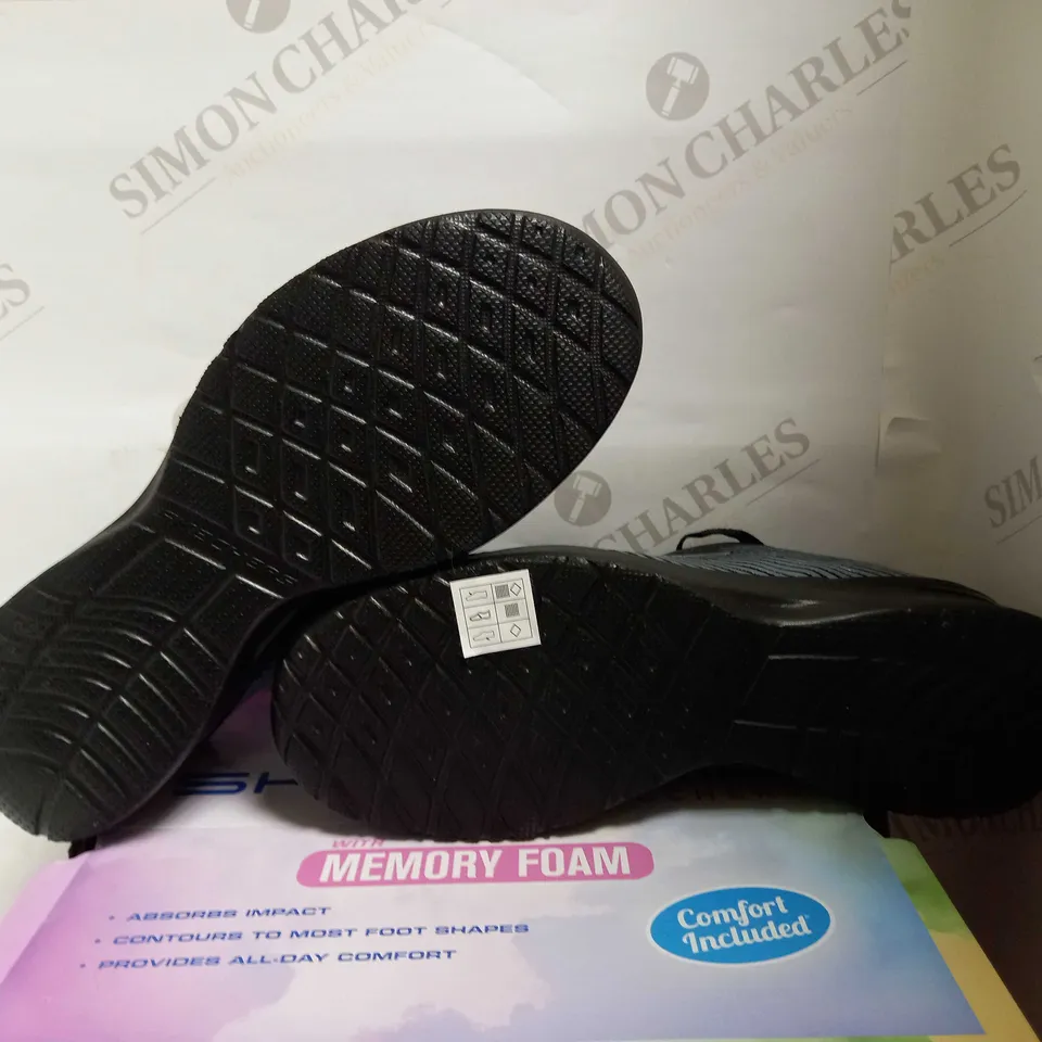 SKECHERS DYNAMIGHT TRAINERS UK SIZE 6