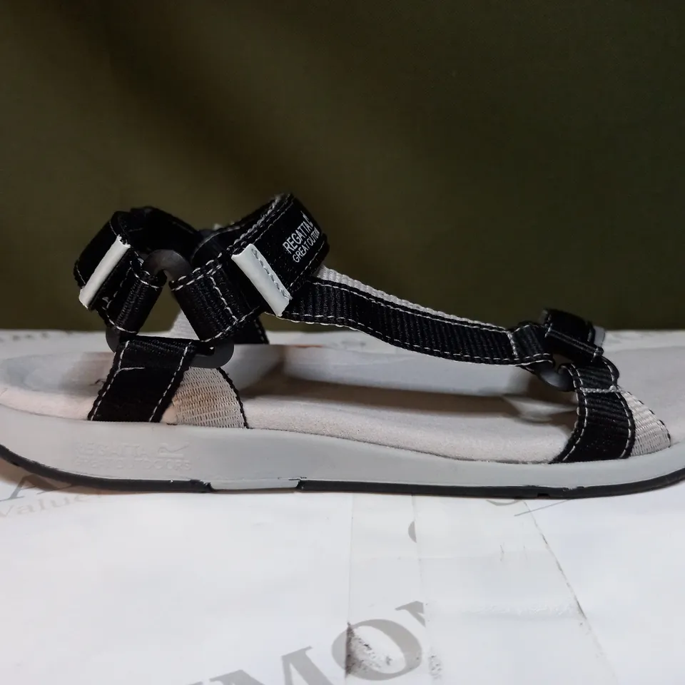 REGATTA LADY SANTA SOL SANDALS SIZE 7