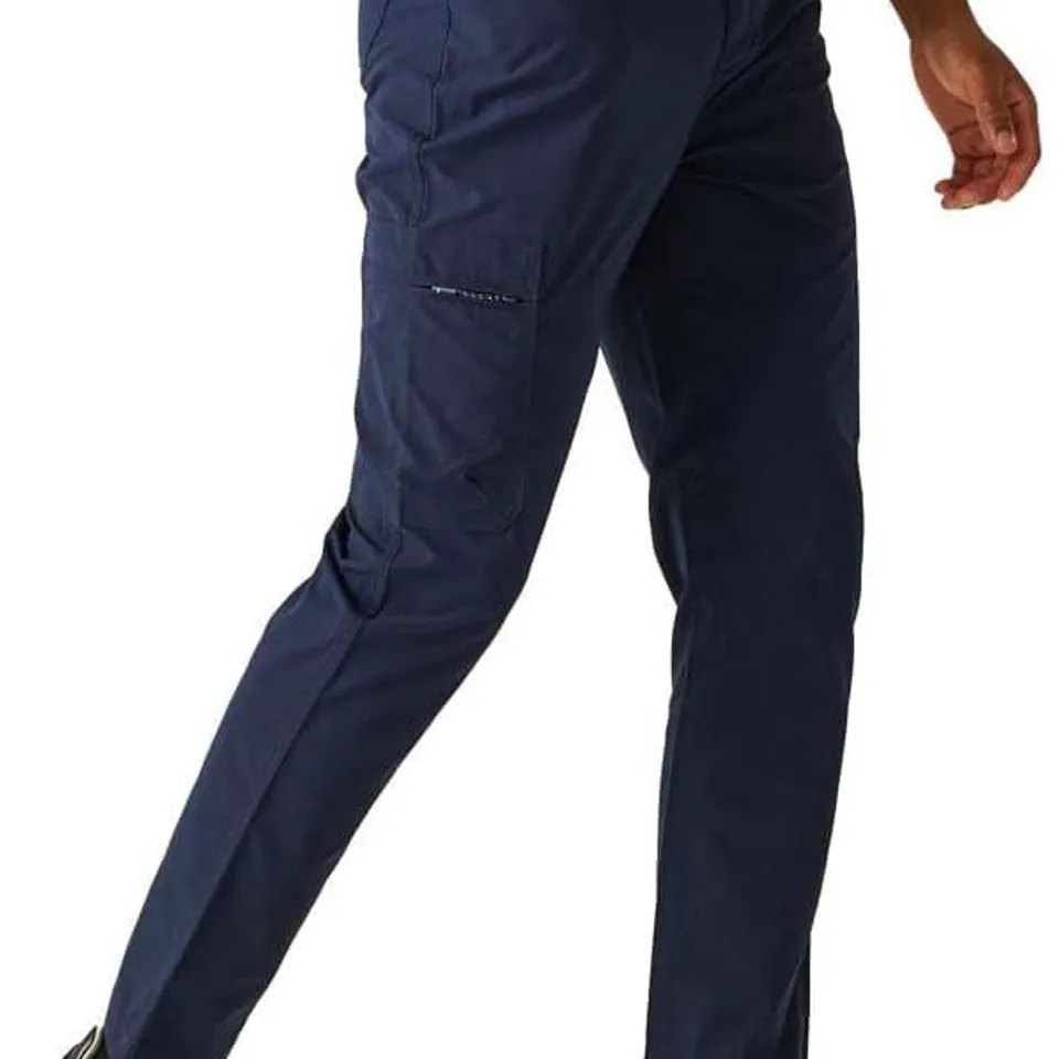 BRAND NEW REGATTA MEN'S DALRY MULTI POCKET TROUSERS NAVY UK SIZE 30"