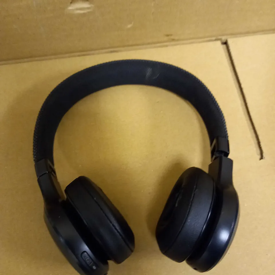 JBL LIVE 400 WIRELESS BLUETOOTH HEADPHONES 
