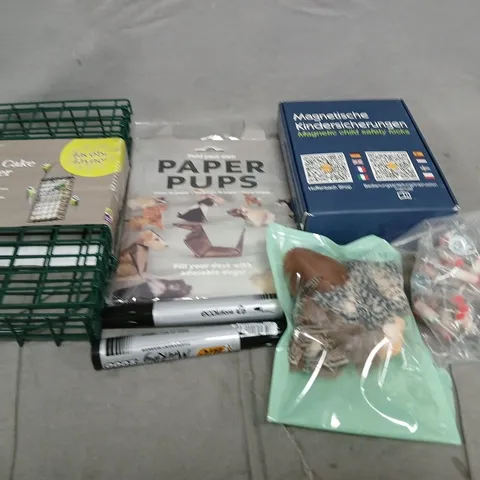 APPROXIMATELY 20 ASSORTED HOUSEHOLD ITEMS TO INCLUDE SUET CAKE FEEDER, SAFETY LOCKS AND PAPER PUPS  