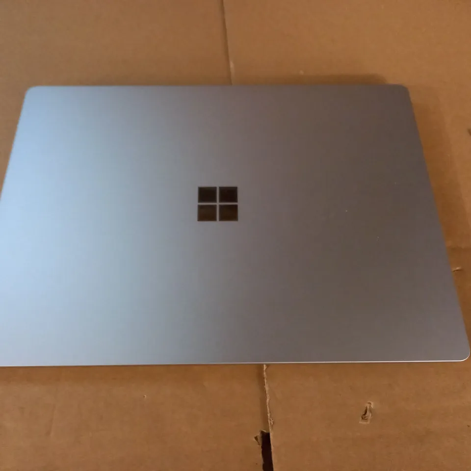 MICROSOFT SURFACE PRO TOUCH SCREEN LAPTOP IN SILVER - MODEL 1950