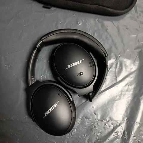 BOSE OVER-EAR HEADPHONES – BLACK WITH CASE 