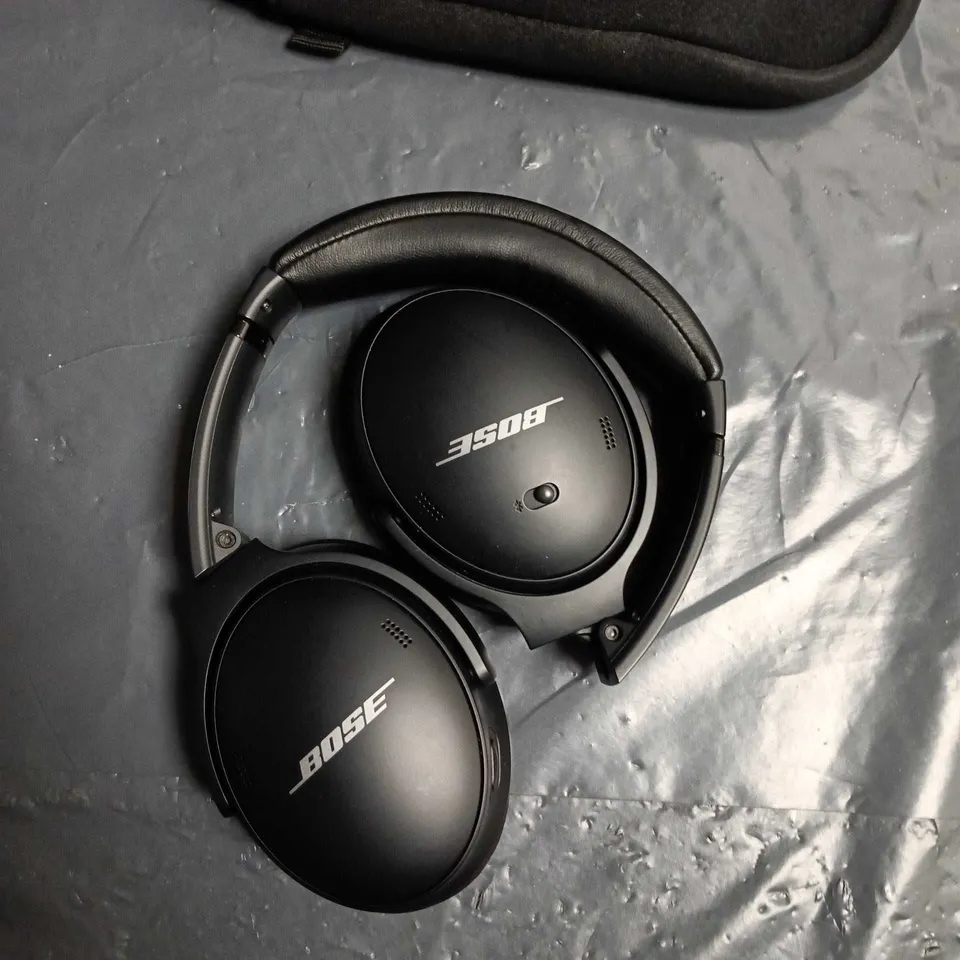 BOSE OVER-EAR HEADPHONES – BLACK WITH CASE 