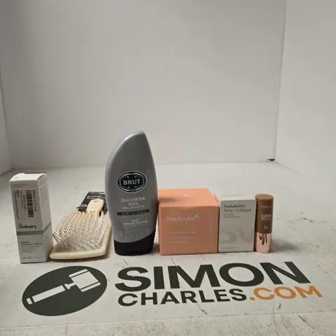 APPROXIMATELY 30 ASSORTED BEAUTY PRODUCTS INCLUDING THE ORDINARY CAFFEINE SOLUTION,& ANOTHER THING PADDLE HAIR BRUSH AND BRUT SHOWER GEL