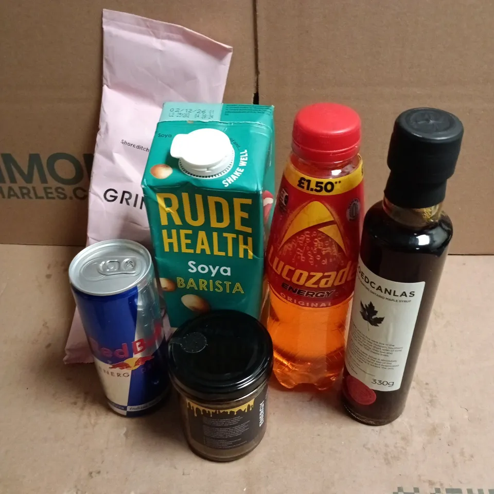 APPROXIMATELY 12 ASSORTED FOOD & DRINK ITEMS TO INCLUDE LUCOZADE ENERGY, RED BULL, GRIND HOUSE BLEND, ETC - COLLECTION ONLY