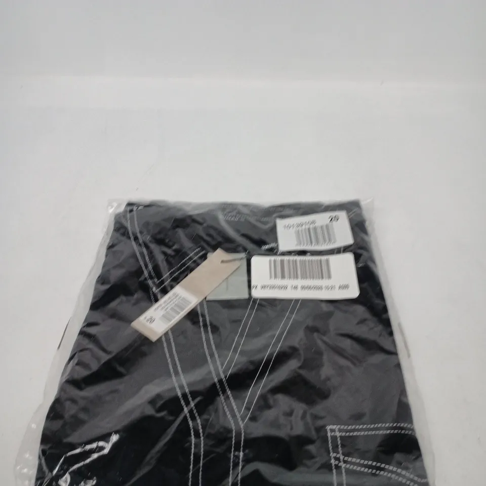 ROMAN STITCH DETAIL SHIRT – BLACK, SIZE 20