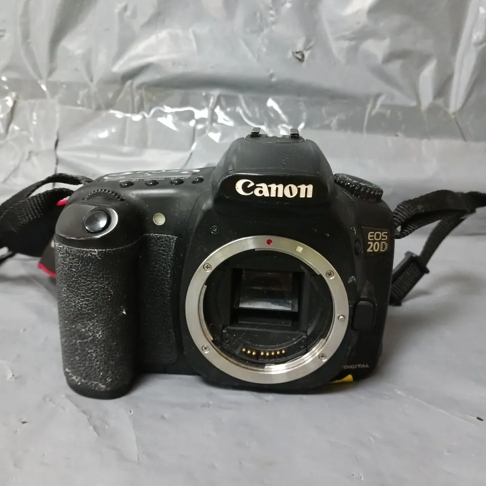 CANON DS126061 CAMERA - COLLECTION ONLY