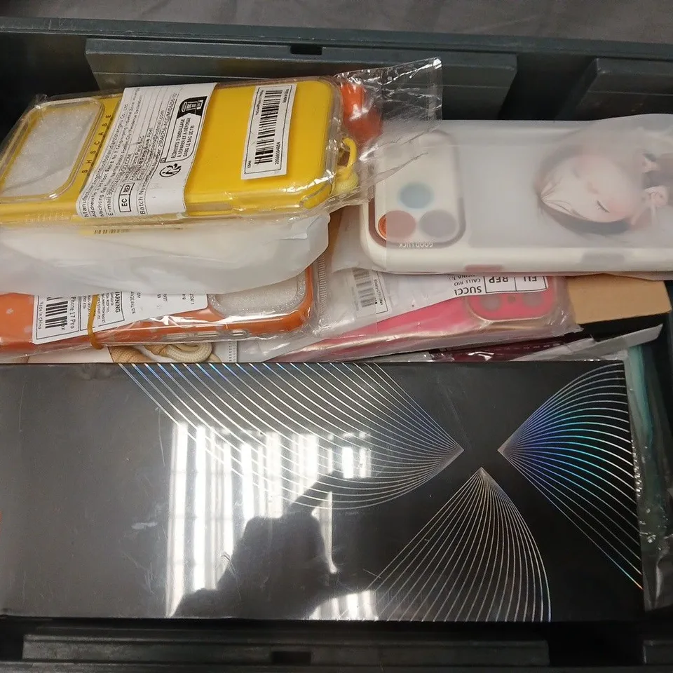 APPROXIMATELY 15 ASSORTED ELECTRICAL ITEMS TO INCLUDE HIVE ACTIVE PLUG, PHONE CASES, SCREEN PROTECTORS, ETC