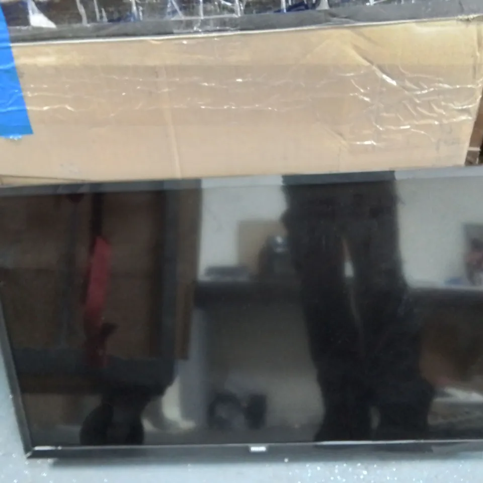 LOT OF APPROXIMATELY 15 ASSORTED HOUSEHOLD ITEMS TO INCLUDE ADHESIVE FLOORING STRIPS, COOKS ESSENTIALS COOKER, BABY DINING SETS AND MONITORS