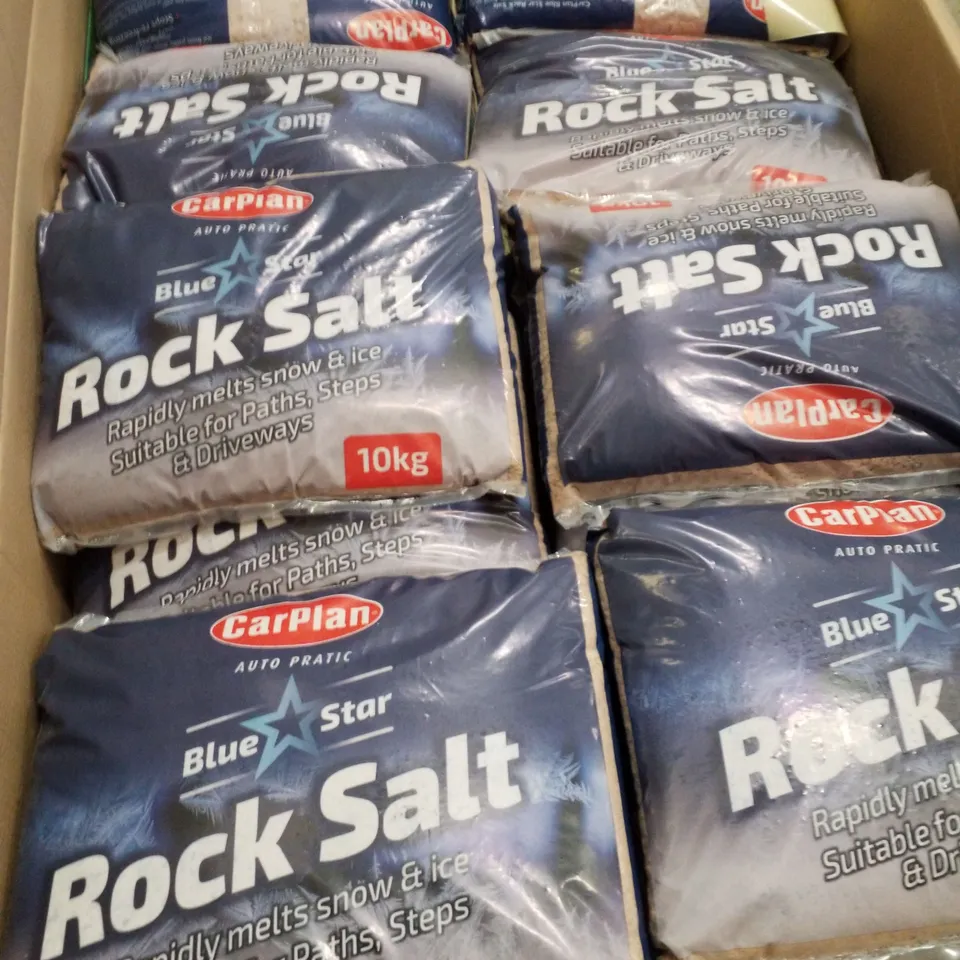 PALLET CONTAINING LARGE QUANTITY OF CARPLAN BLUE STAR 10KG ROCK SALT BAGS
