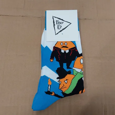 BOX OF APPROXIMATELY 360 PAIRS OF BRAND NEW BIER CO SOCKS (1 BOX)
