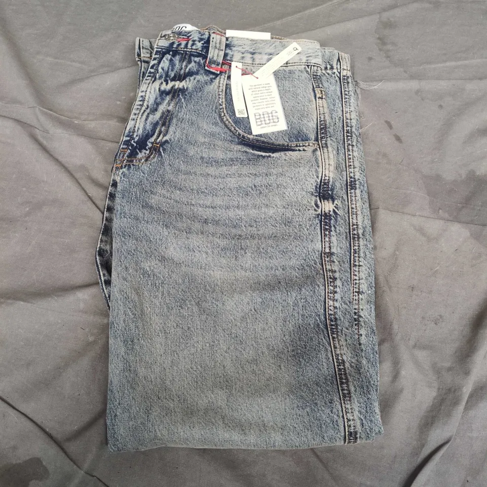 BDG SKATE JEANS – URBAN OUTFITTERS, MEN’S 30W X 32L, PALE WASHED BLUE DENIM