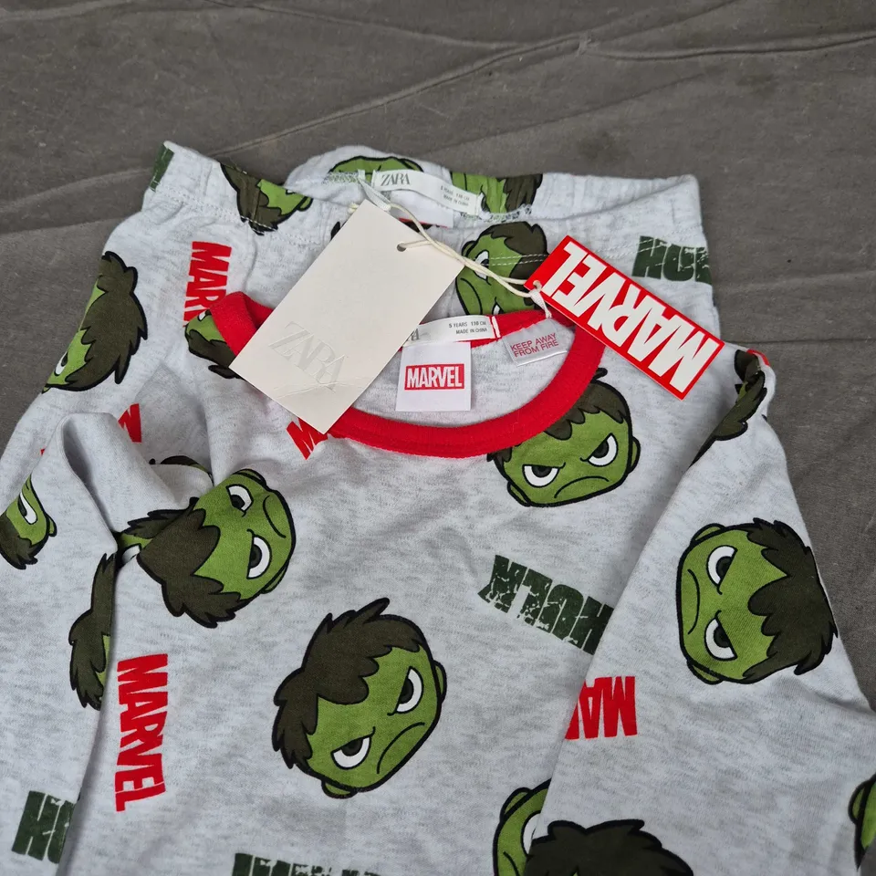 ZARA Marvel Hulk print children's set – grey with red trim, UK 5-6 (110 cm)