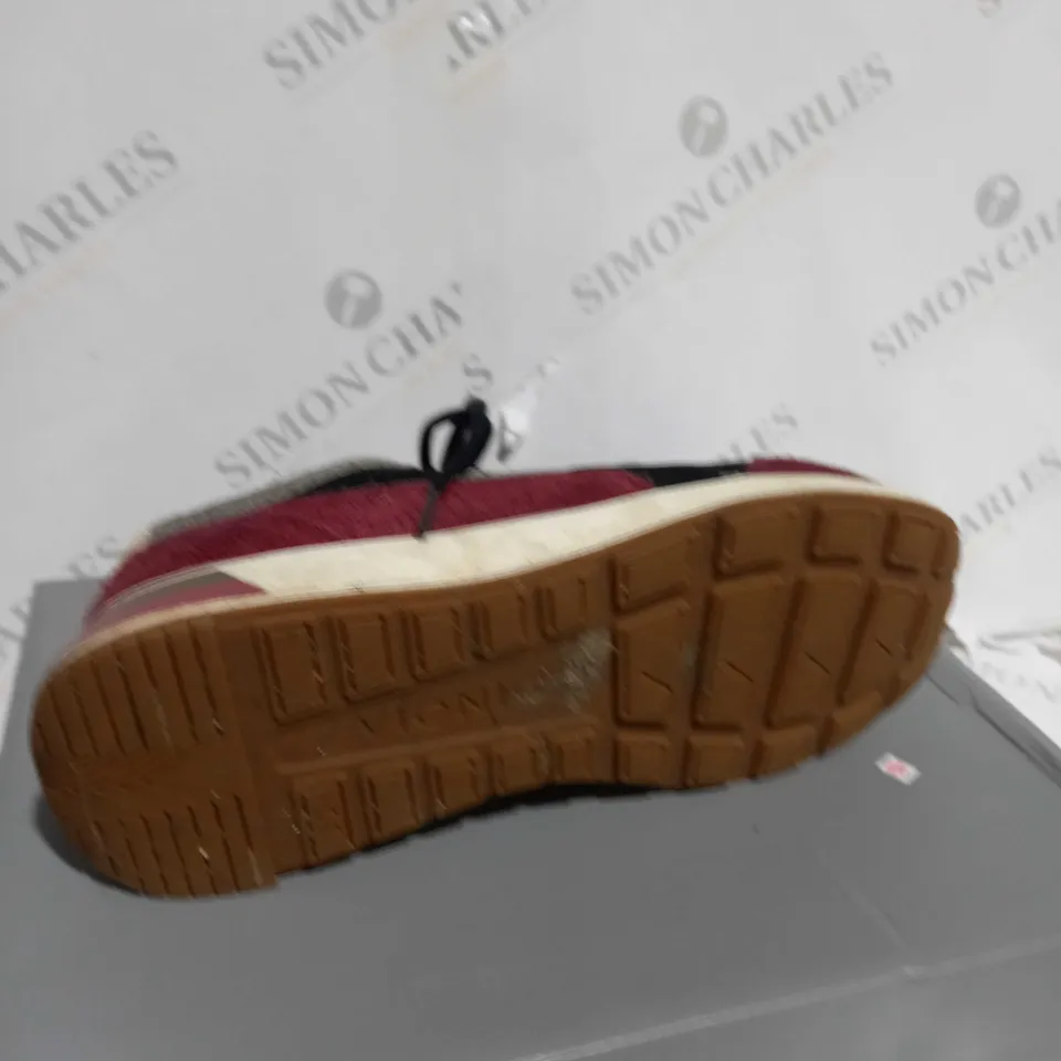 BOXED VIONIC NOVA TRAINER - UK SIZE 6.5