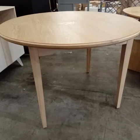 ROUND WOODEN DINING TABLE β LIGHT OAK FINISH