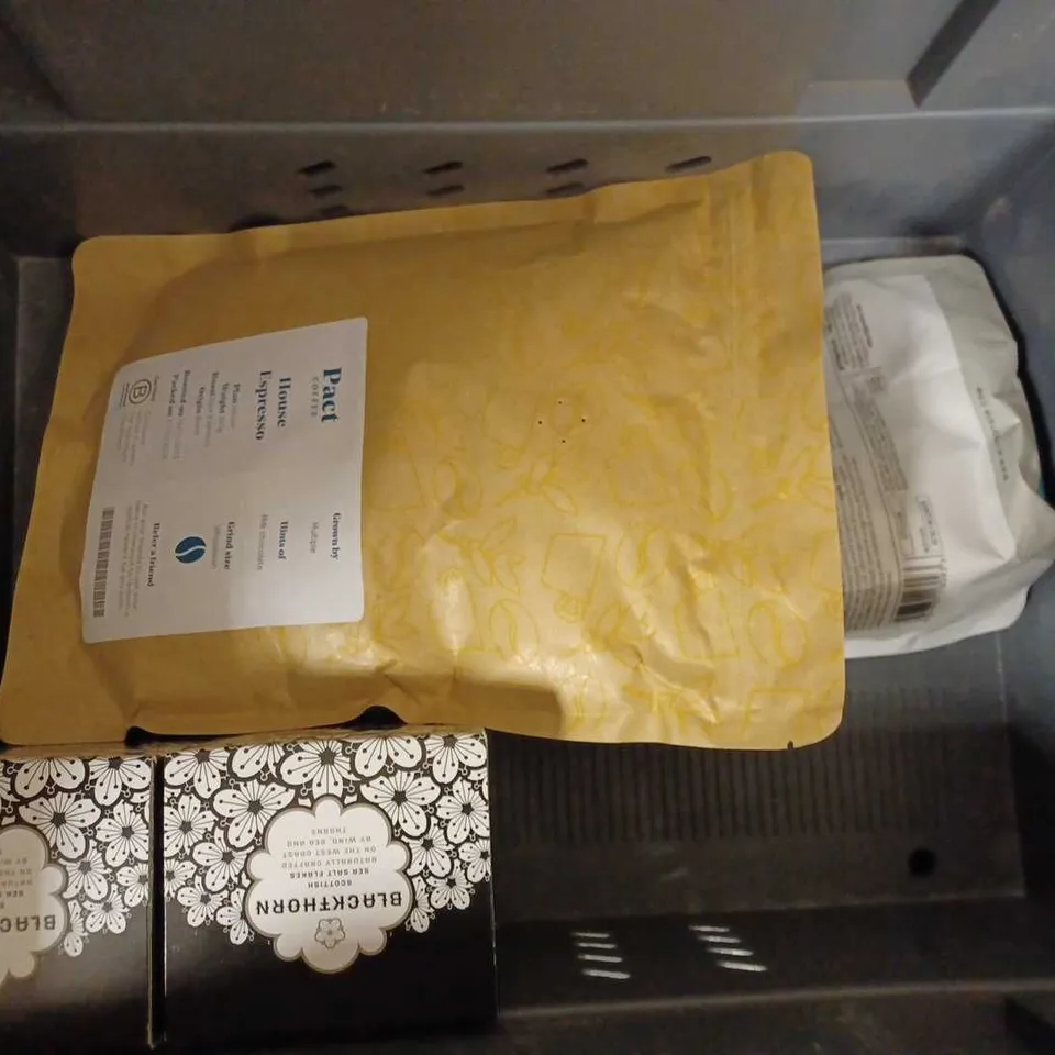 BOX OF APPROX 6 ITEMS TO INCLUDE BLACKTHORN SCOTTISH SALT FLAKES, IMPACT WHEY PROTEIN, PACT COFFEE BEANS