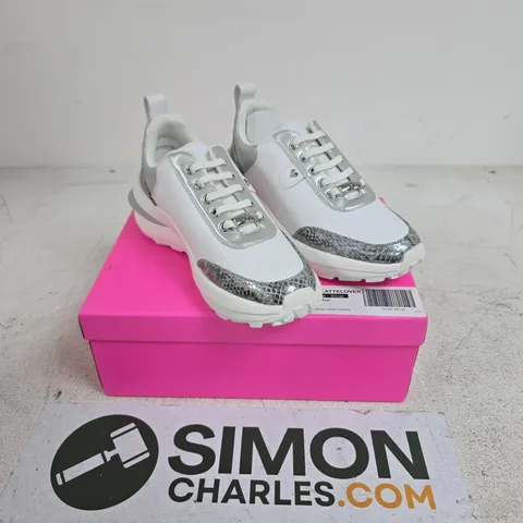 BOXED PAIR OF DANNII MINOGUE LATTE LOVERS TRAINERS IN WHITE SIZE 6