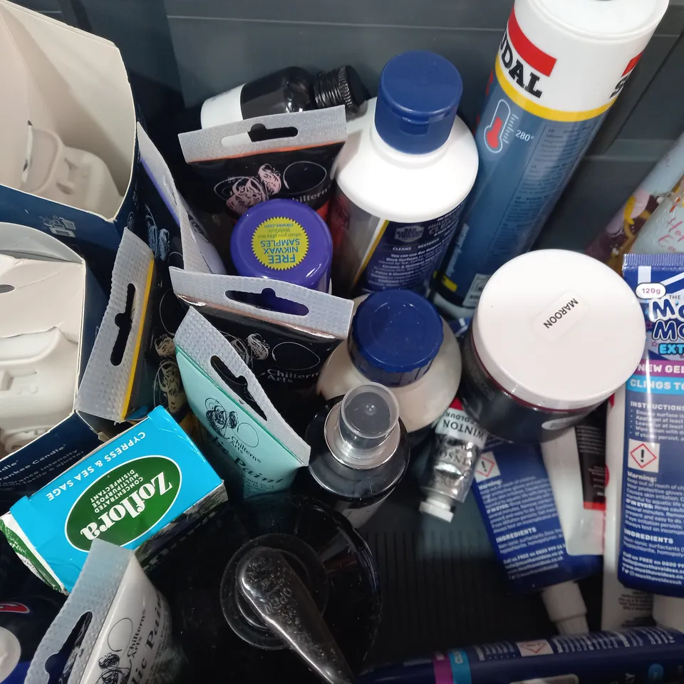 LOT OF APPROXIMATELY 15 ASSORTED HOUSEHOLD ITEMS TO INCLULDE ELBOW GREASE, LENOR OUTDOORABLE, UPOL TIGER SEAL, ETC