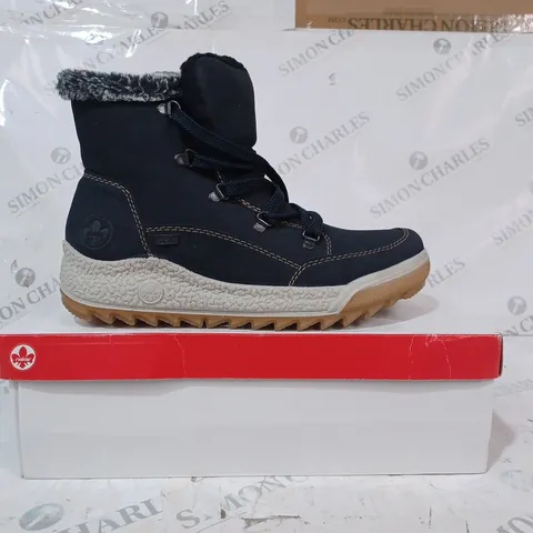 BOXED PAIR OF RIEKER WARM HIKING BOOTS IN NAVY - 6.5