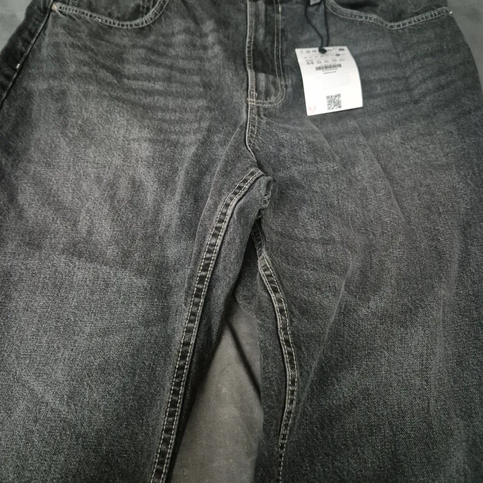BERSHKA BAGGY JEANS IN GREY SIZE EU 44