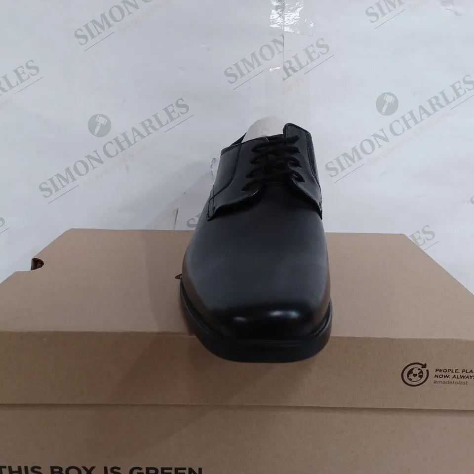 CLARKS HOWARD WALK BLACK LEATHER SHOES - UK 8 1/2
