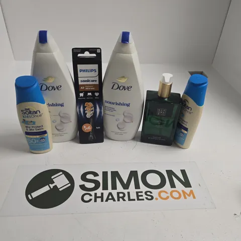APPROXIMATELY 15 ASSORTED HEALTH & BEAUTY PRODUCTS TO INCLUDE BOOTS SOLTAN KIDS ONCE, DOVE NOURISHING, PHILIPS SONICARE HEADS, ETC - COLLECTION ONLY