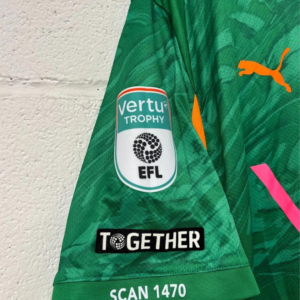 STOCKPORT COUNTY F.C VERTU TROPHY FINALS MATCH WORN HOME GOLEKEEPERS SHIRT IN GREEN - UK L / COREY ADDAI # 34