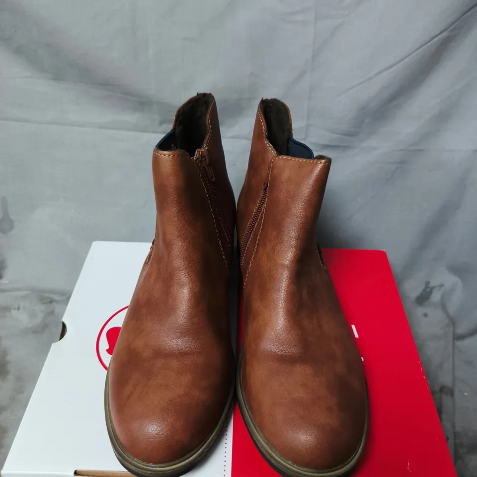 RIEKER MEN'S BROWN LEATHER CHELSEA BOOTS WITH ELASTIC SIDES AND ZIP – BOXED - SIZE 41