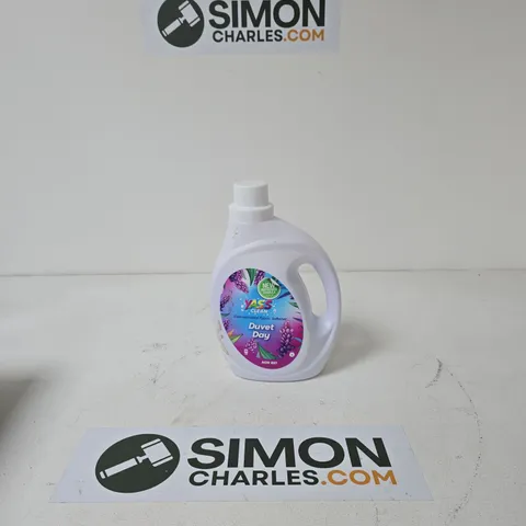 APPROXIMATELY 5 ASSORTED HOUSEHOLD LIQUIDS INCLUDING YASS CLEAN AND DETTOL 
