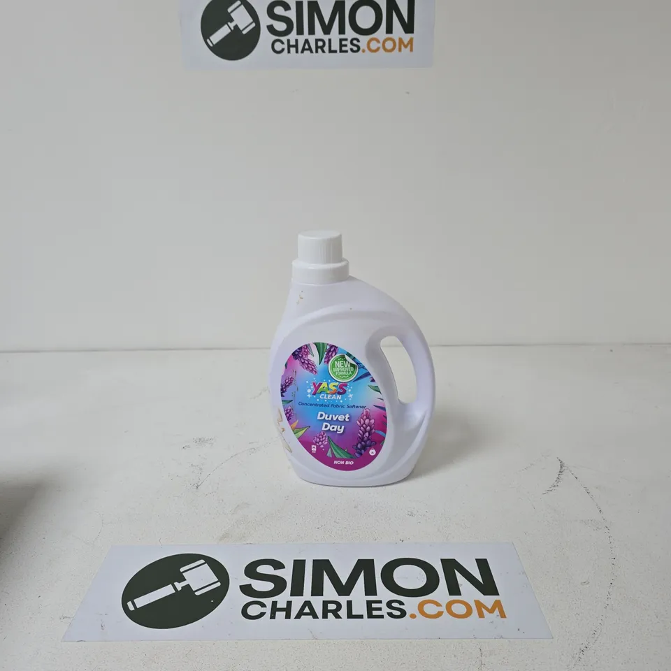APPROXIMATELY 5 ASSORTED HOUSEHOLD LIQUIDS INCLUDING YASS CLEAN AND DETTOL 