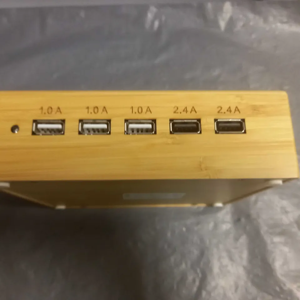 BAMBOO CHARGING STATION